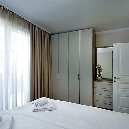 Bellicity Apart 4*
